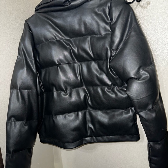 Puffer jacket Chelsea DeBoer x Lily & Lottie. Black. Size small. Barely worn. - Picture 4 of 4